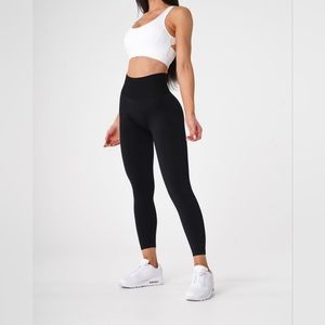 NWT Black Seamless NVGTN Leggings-Large